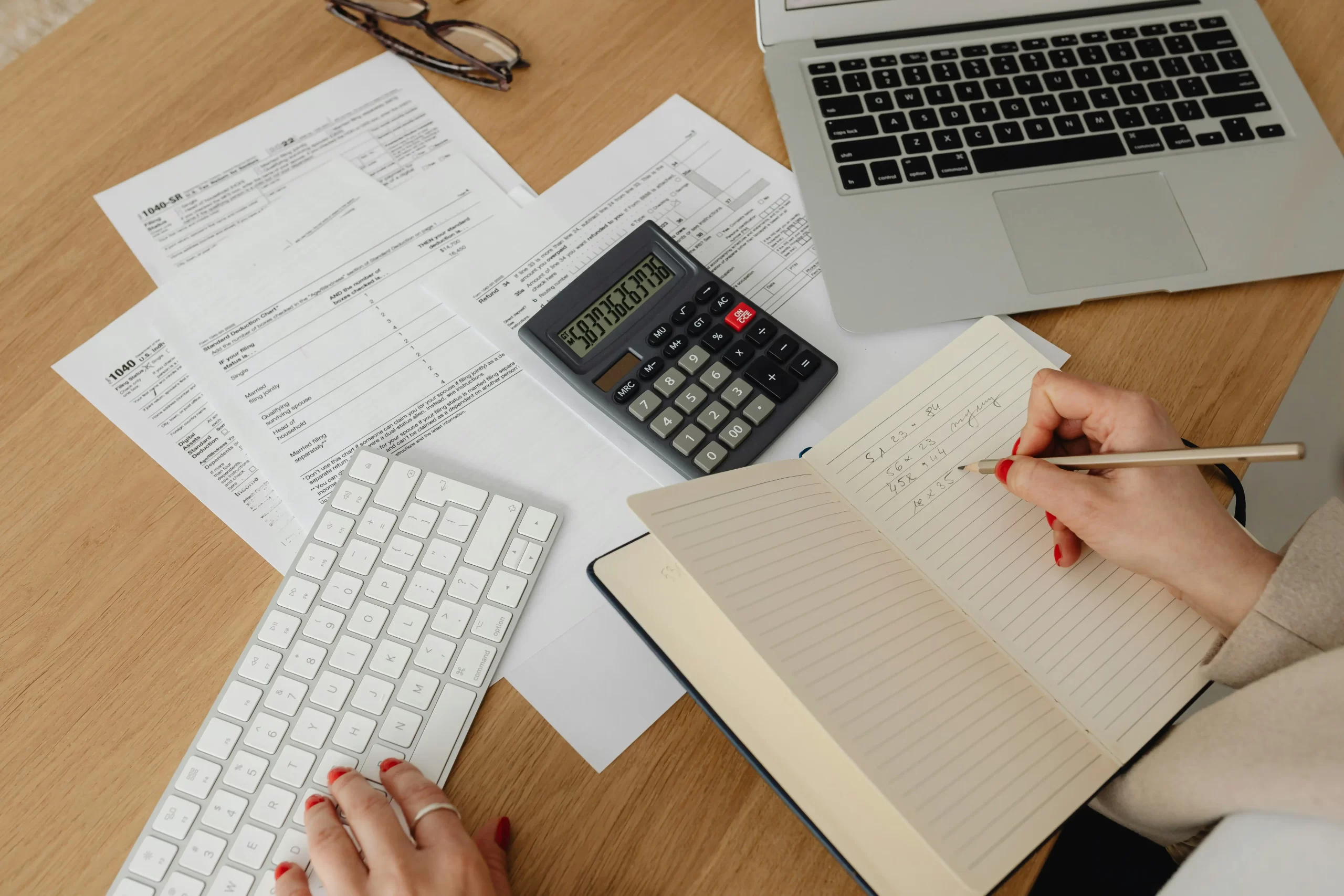 Sole trader closing business and preparing final HMRC tax return in 2026